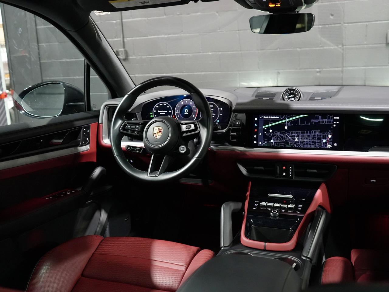 2024 Porsche Cayenne PREMIUM PKG/SPORT CHRONO/8-WAY ADAPTIVE SPORT SEAT Photo