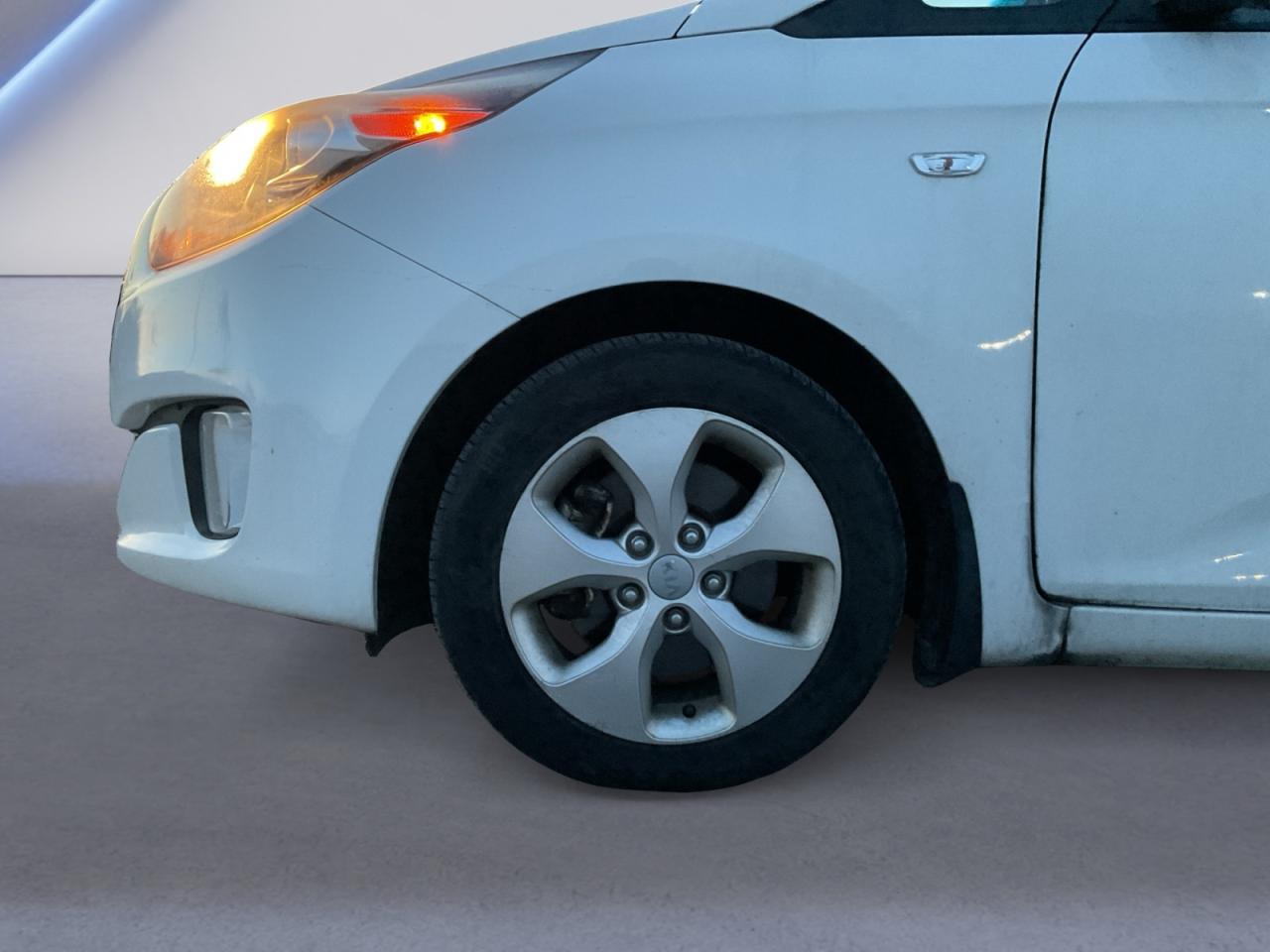 2014 Kia Rondo 2.0L As Is! Photo