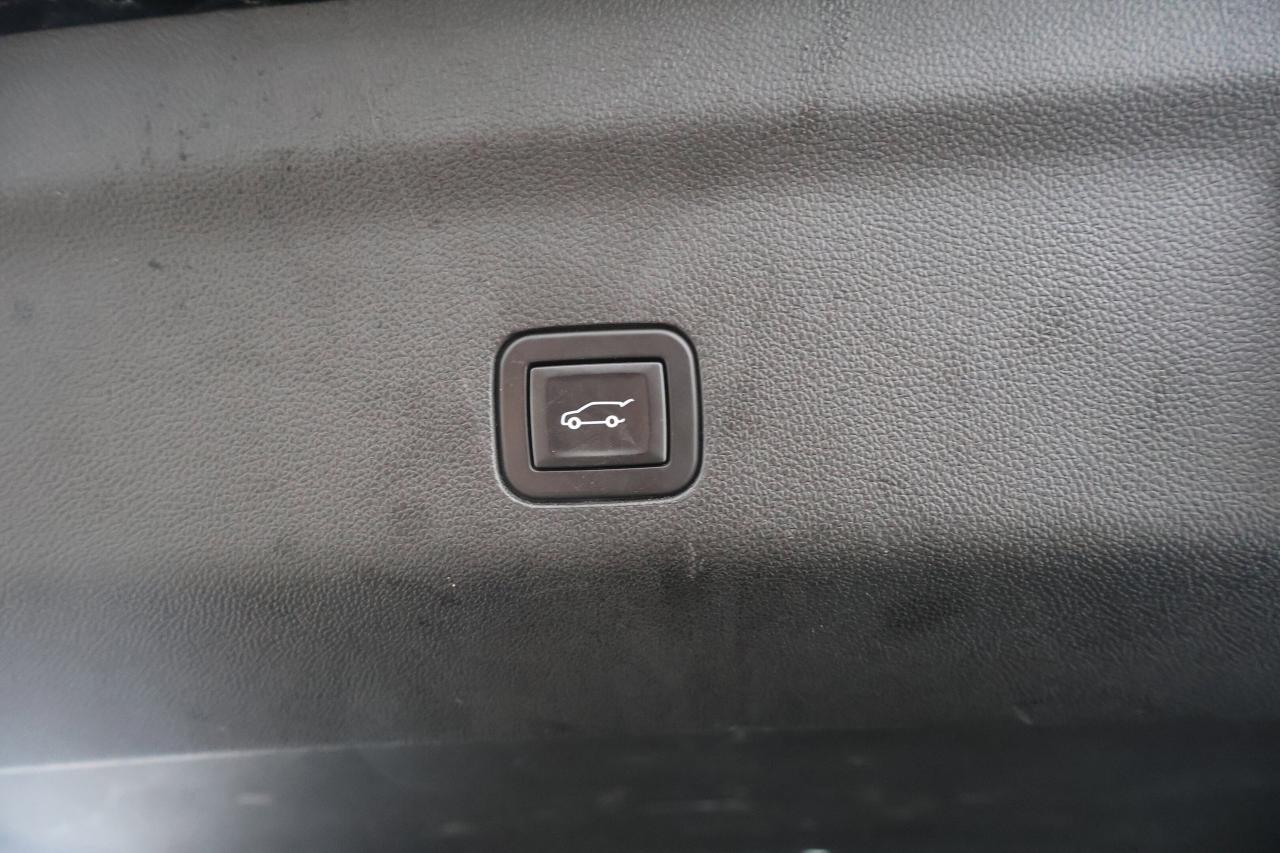 2023 GMC Yukon SLT | | Heated Mirrors | Photo