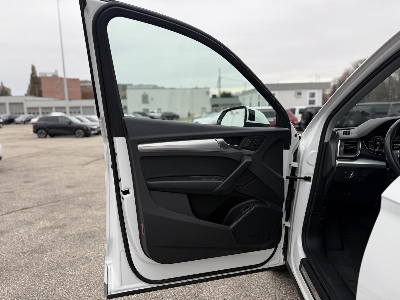 2022 Audi Q5 Progressiv 45 TFSI quattro | NAVIGATION | Photo