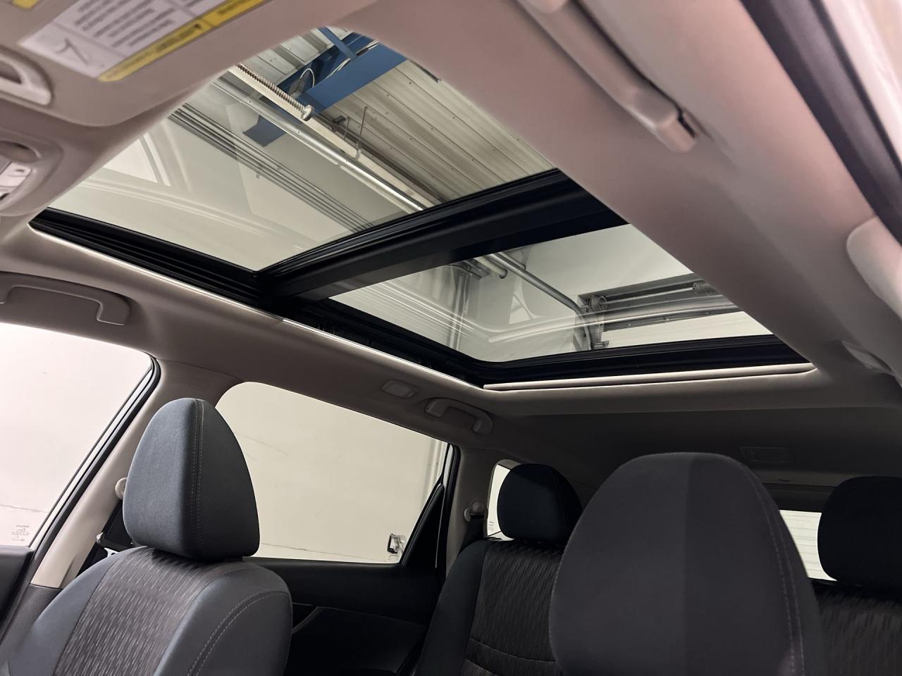 2019 Nissan Rogue SV AWD | PANO ROOF | HTD SEATS | REMOTE START Photo