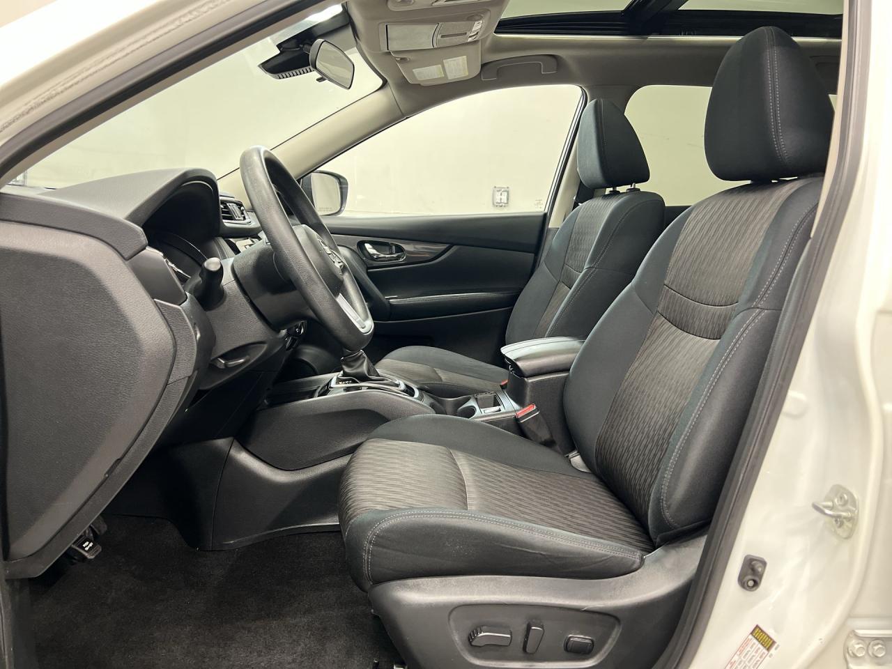 2019 Nissan Rogue SV AWD | PANO ROOF | HTD SEATS | REMOTE START Photo