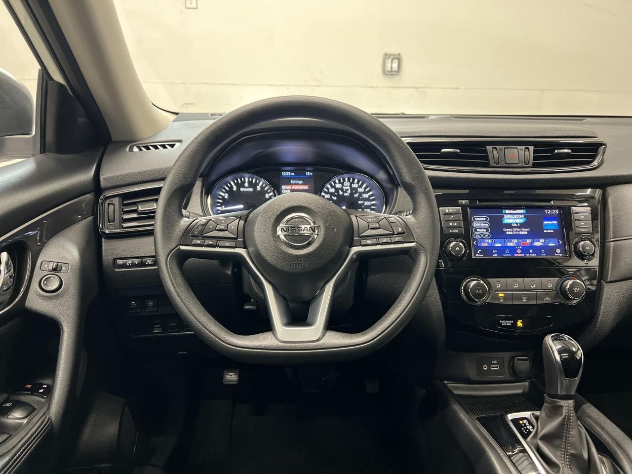 2019 Nissan Rogue SV AWD | PANO ROOF | HTD SEATS | REMOTE START Photo