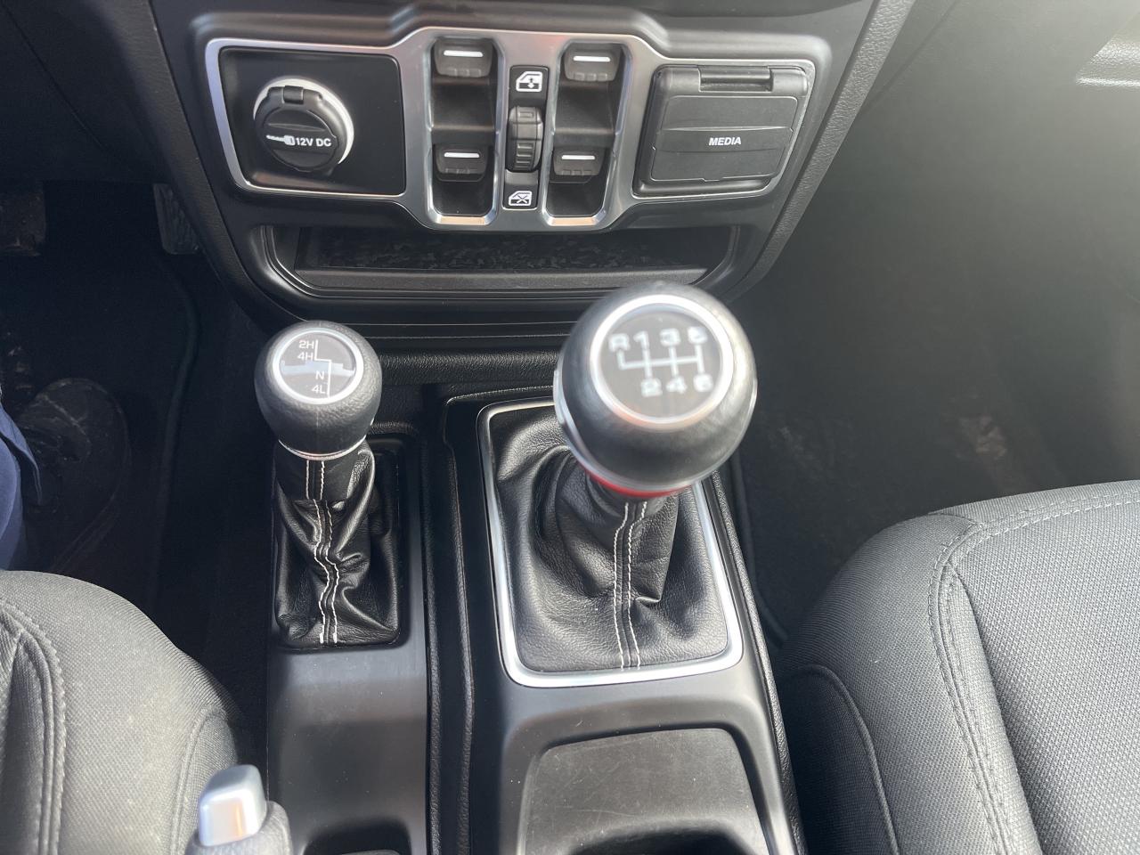 2020 Jeep Wrangler 6SPEED MANUAL / NO ACCIDENTS / V6 / NAV Photo