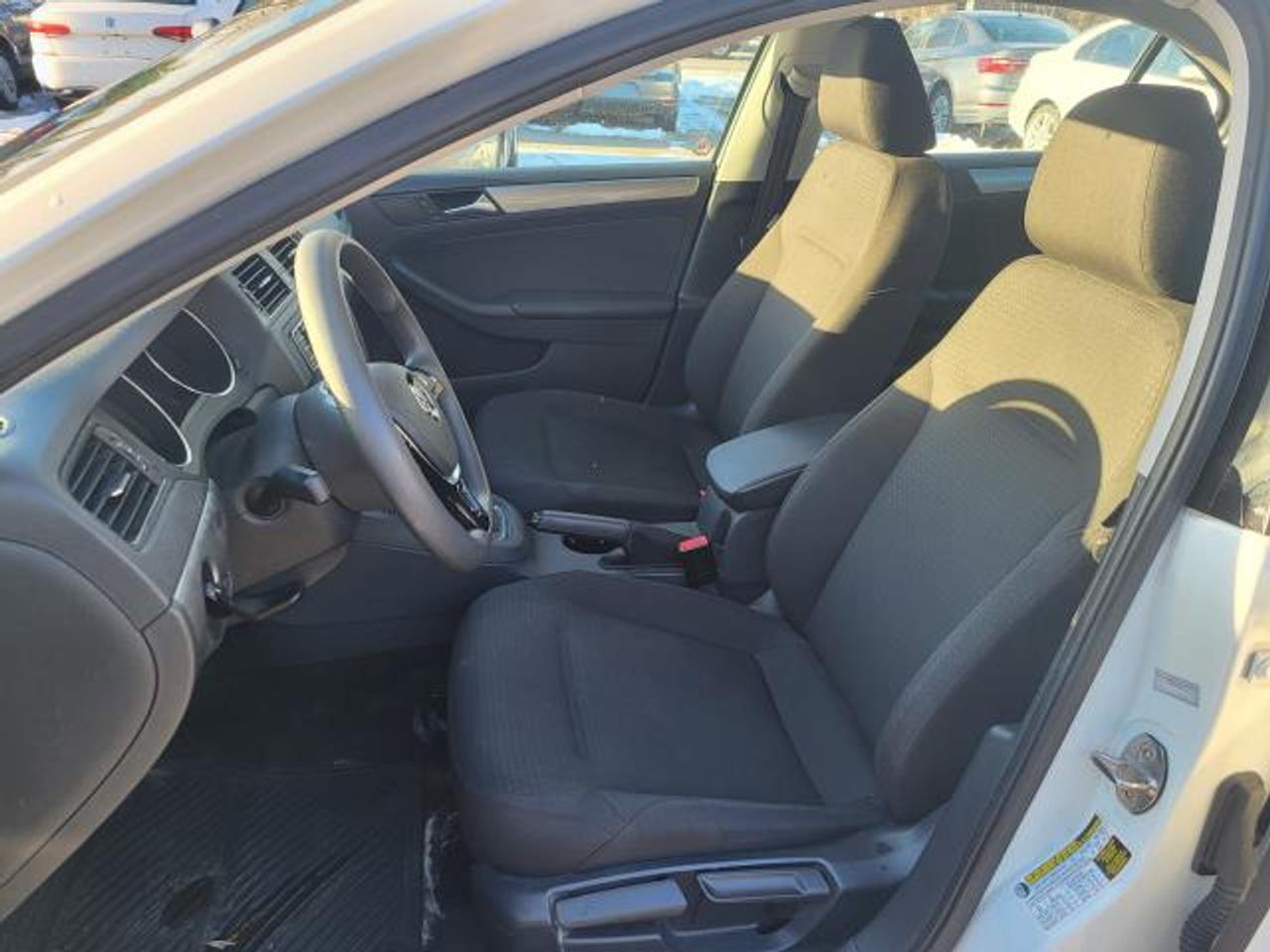 2016 Volkswagen Jetta Trendline Photo