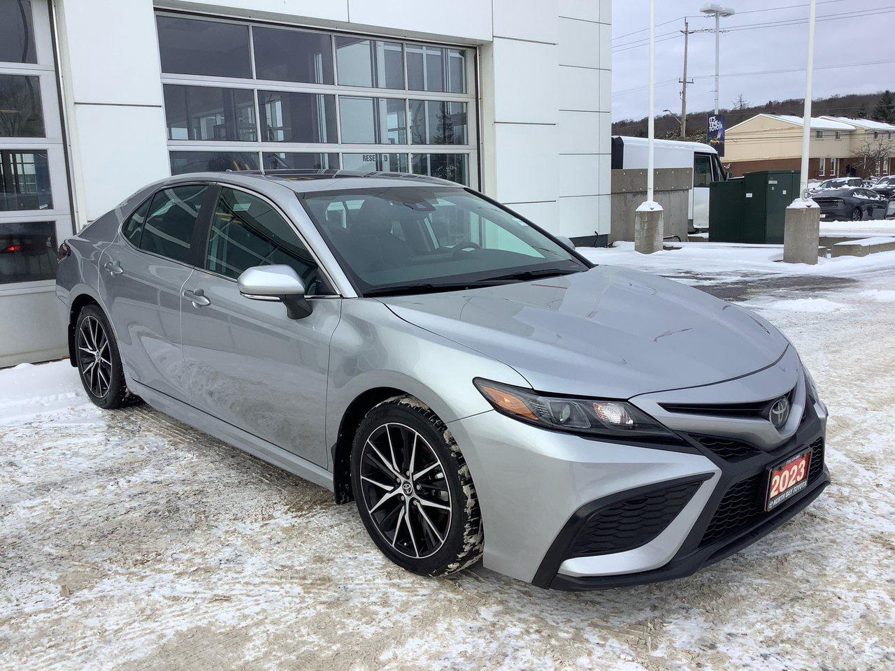 2023 Toyota Camry SE Photo2