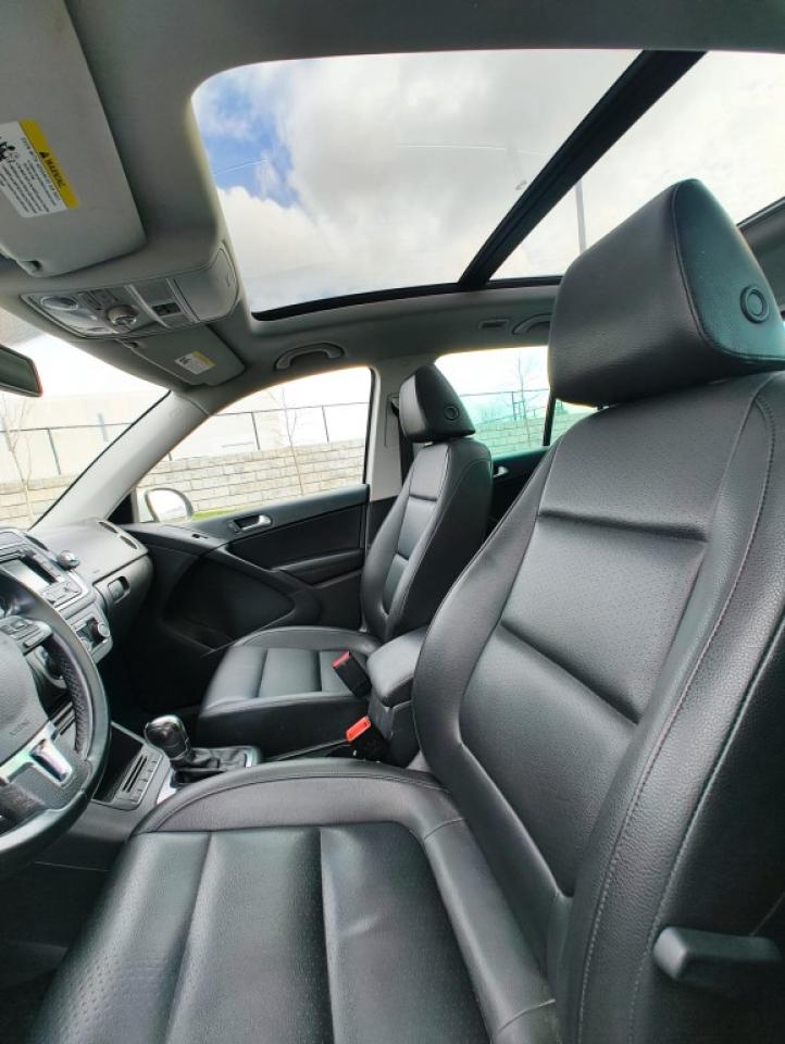 2011 Volkswagen Tiguan SE 4dr Front-wheel Drive Automatic Photo