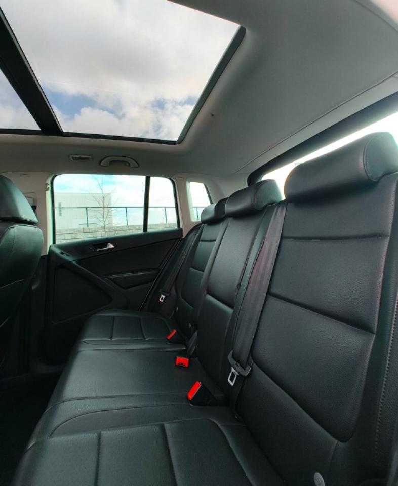 2011 Volkswagen Tiguan SE 4dr Front-wheel Drive Automatic Photo