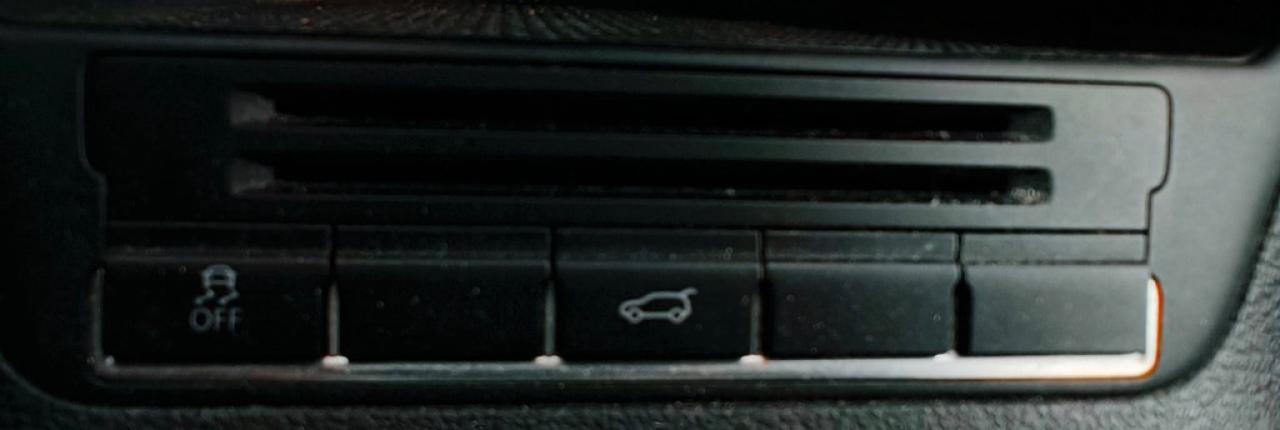 2011 Volkswagen Tiguan SE 4dr Front-wheel Drive Automatic Photo