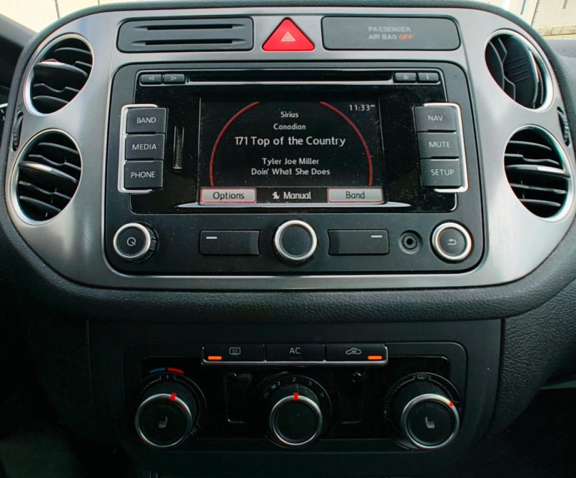 2011 Volkswagen Tiguan SE 4dr Front-wheel Drive Automatic Photo