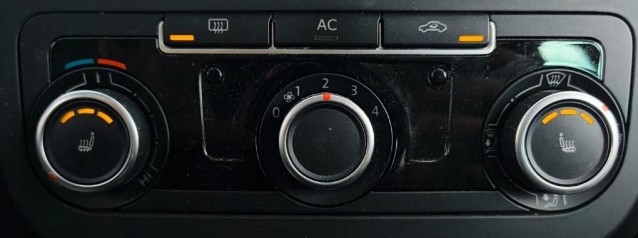 2011 Volkswagen Tiguan SE 4dr Front-wheel Drive Automatic Photo