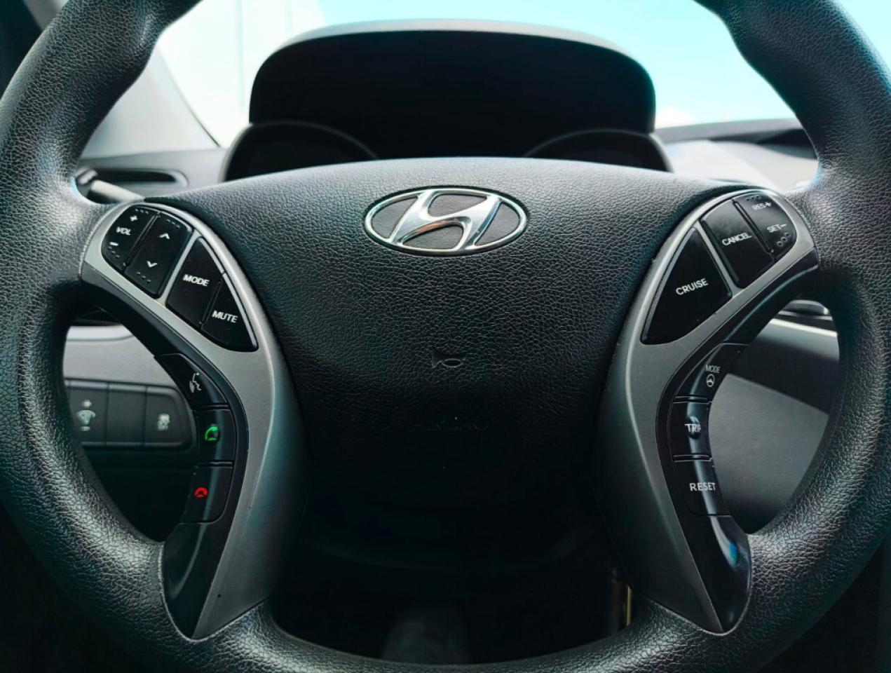 2014 Hyundai Elantra 5dr Automatic GL Photo