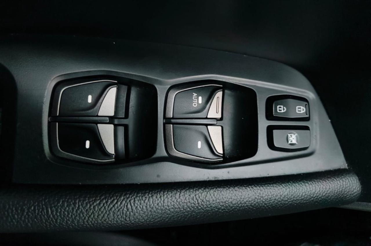 2014 Hyundai Santa Fe Sport Front-wheel Drive 4dr 2.4L Premium Photo