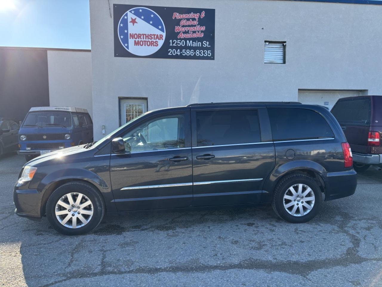 Used 2013 Chrysler Town & Country 4dr Wagon Touring for sale in Winnipeg, MB