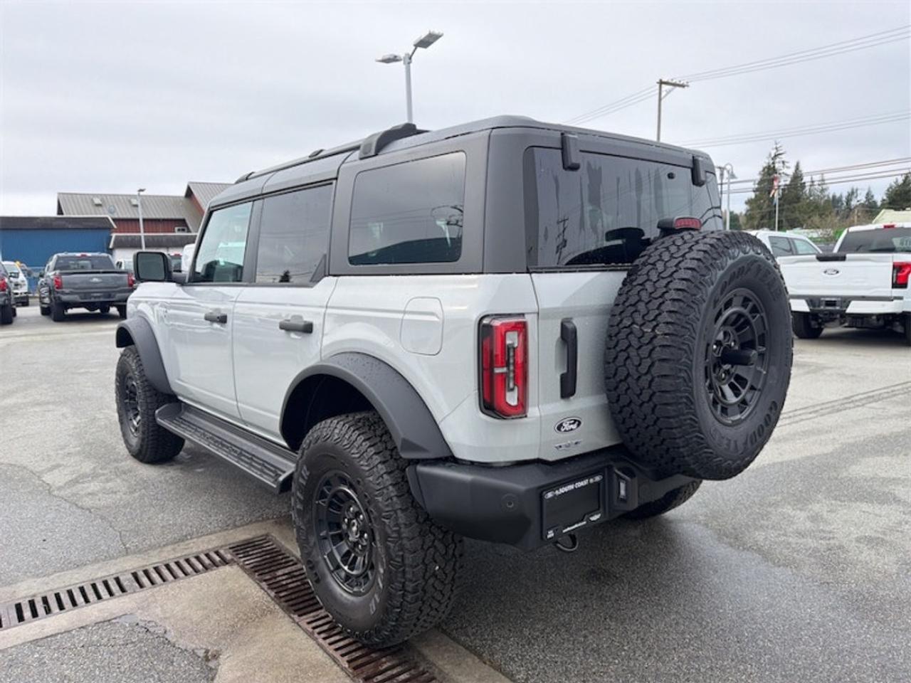 2026 Ford Bronco Outer Banks Photo2