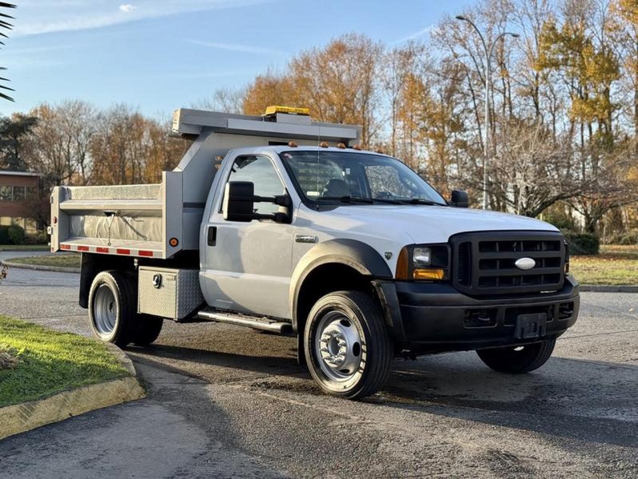 Used 2006 Ford F-550 Regular Cab 2WD 9-Foot Dump Truck for sale in Burnaby, BC