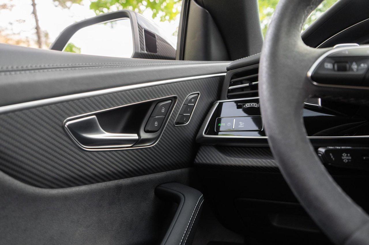 2023 Audi RS Q8  Photo