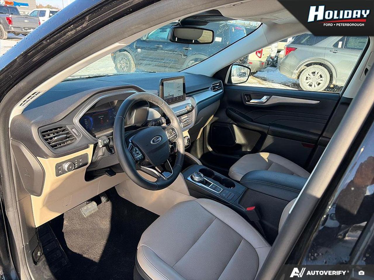 2022 Ford Escape Titanium Hybrid Photo