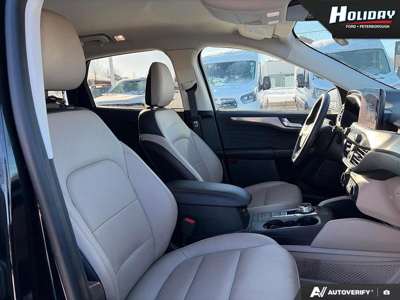 2022 Ford Escape Titanium Hybrid Photo