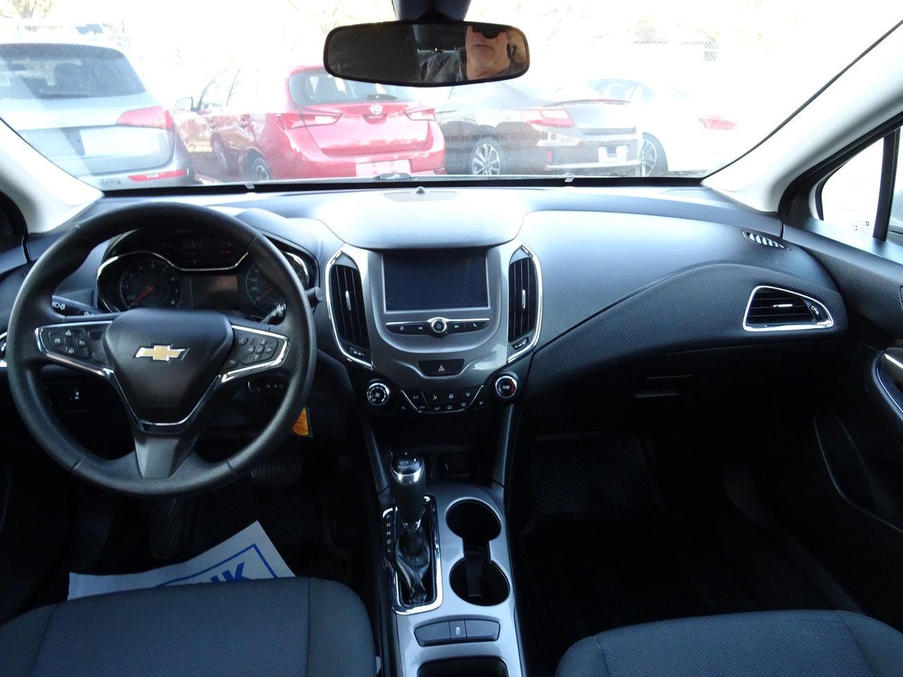 2018 Chevrolet Cruze LT - Photo #10