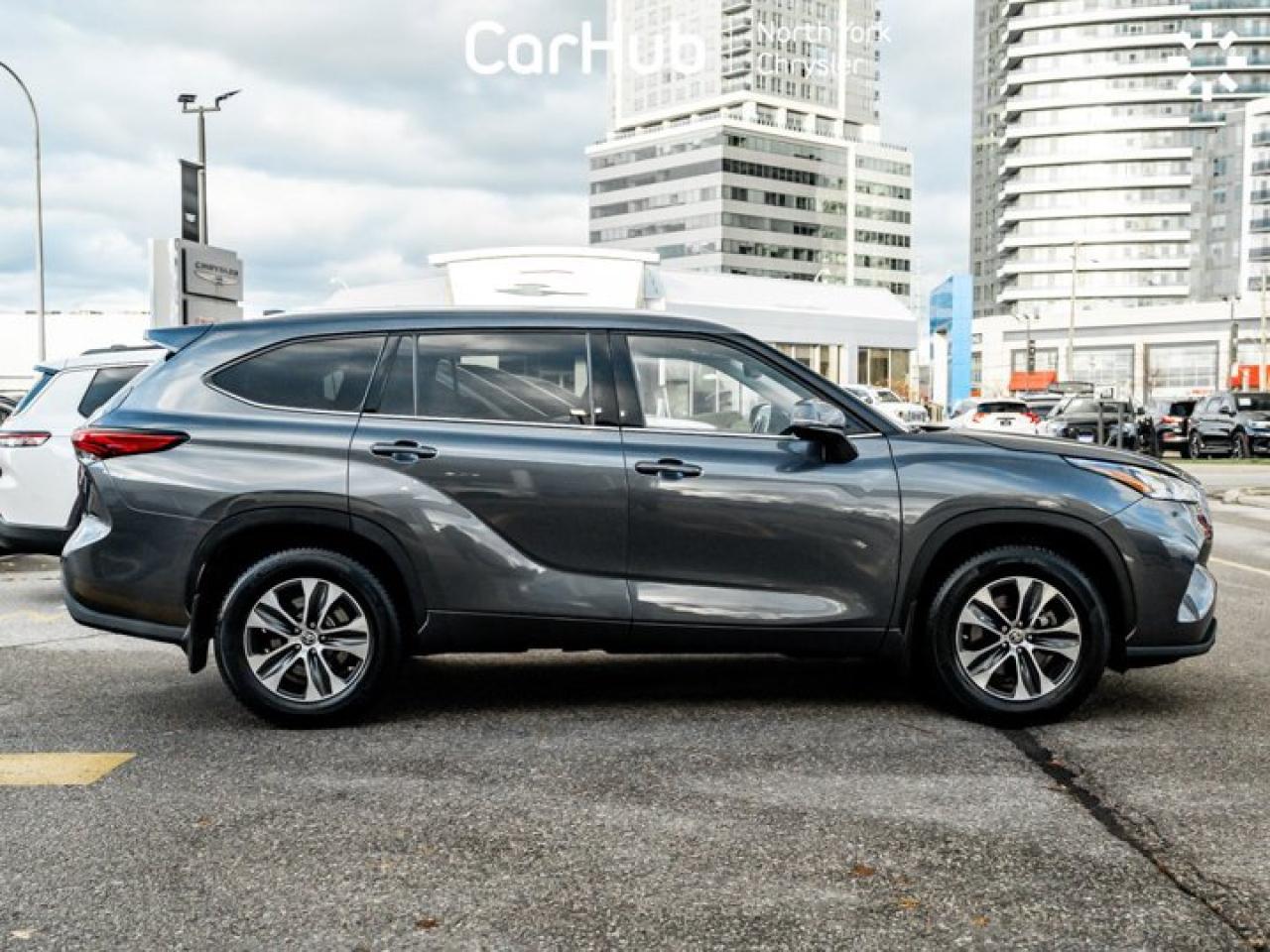 2021 Toyota Highlander XLE Photo4