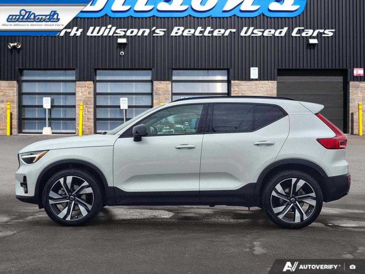 2023 Volvo XC40 Ultimate Dark Theme B5 AWD | Nav | Leather | Sunroof | Power Liftgate | Heated Seats | Photo