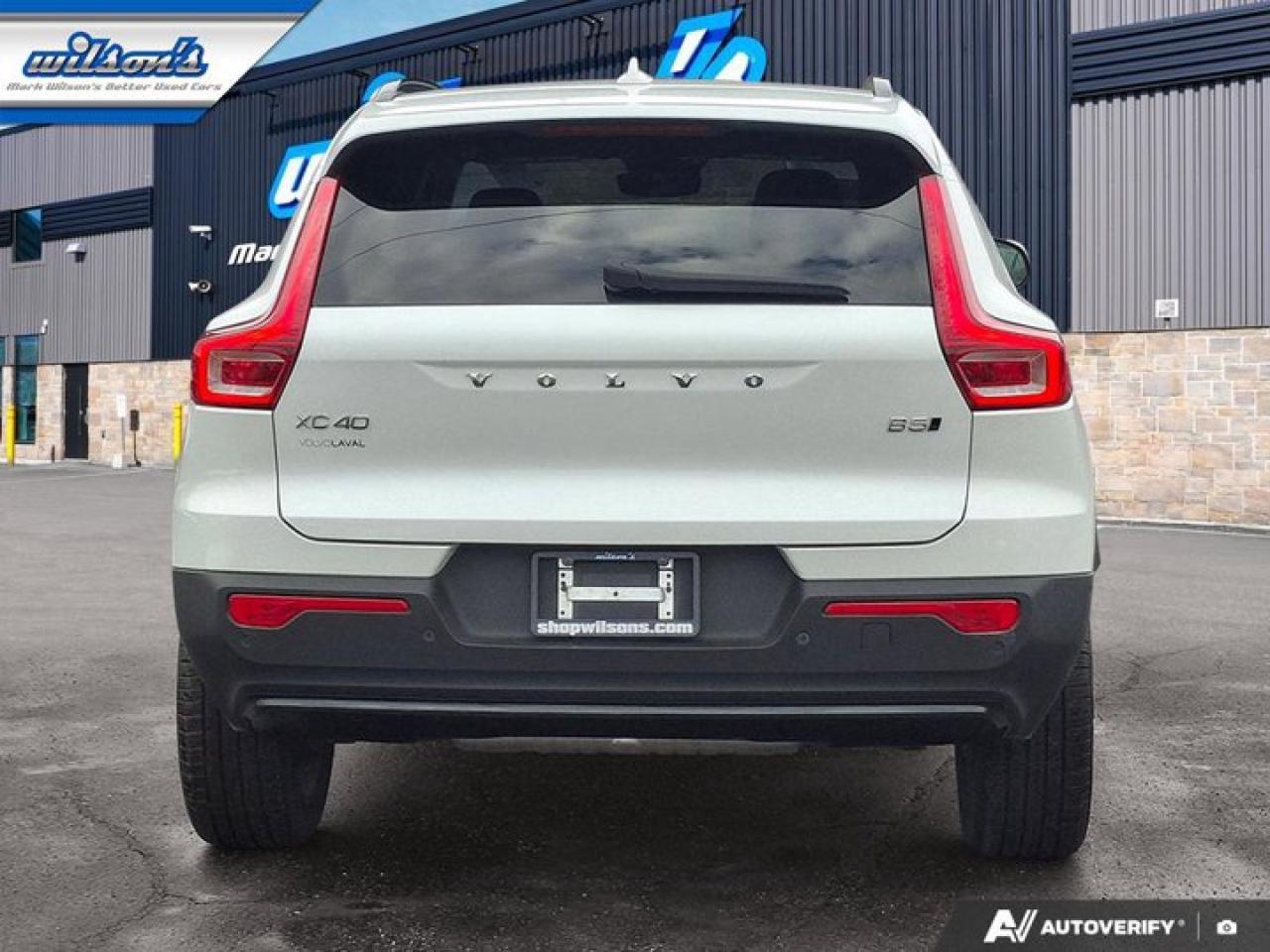 2023 Volvo XC40 Ultimate Dark Theme B5 AWD | Nav | Leather | Sunroof | Power Liftgate | Heated Seats | Photo3