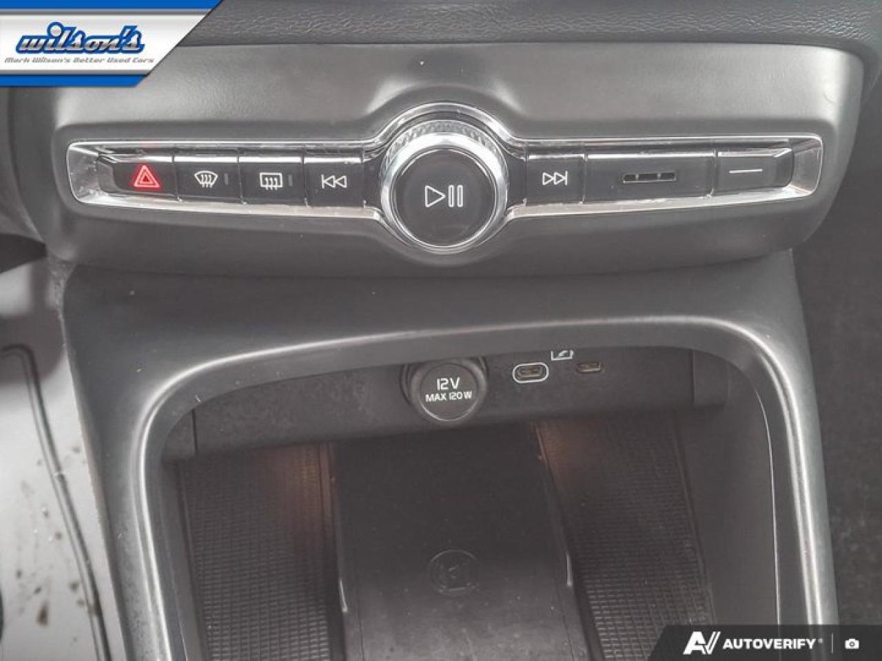 2023 Volvo XC40 Ultimate Dark Theme B5 AWD | Nav | Leather | Sunroof | Power Liftgate | Heated Seats | Photo