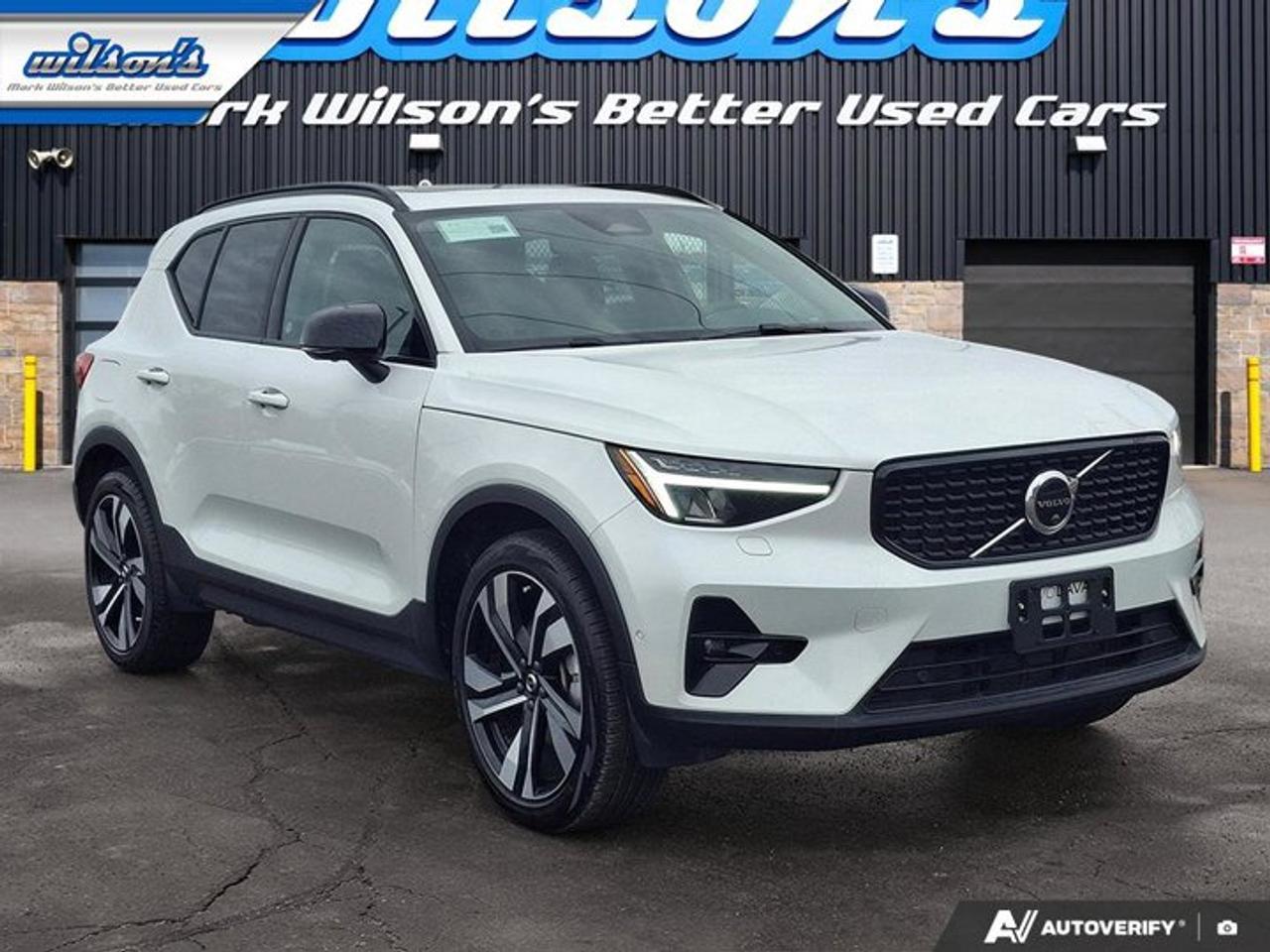 2023 Volvo XC40 Ultimate Dark Theme B5 AWD | Nav | Leather | Sunroof | Power Liftgate | Heated Seats | Photo