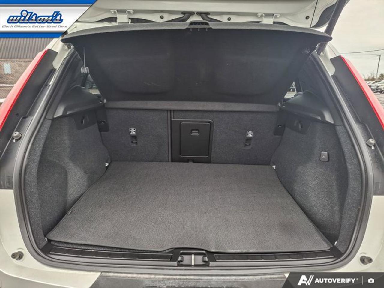 2023 Volvo XC40 Ultimate Dark Theme B5 AWD | Nav | Leather | Sunroof | Power Liftgate | Heated Seats | Photo