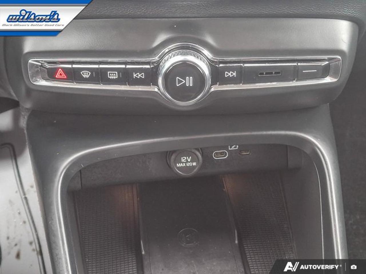 2023 Volvo XC40 Ultimate Dark Theme B5 AWD | Nav | Leather | Sunroof | Power Liftgate | Heated Seats | Photo