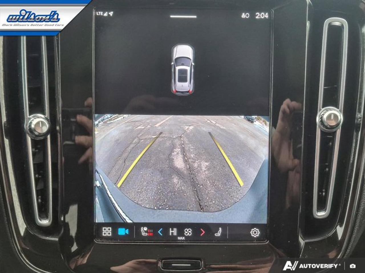 2023 Volvo XC40 Ultimate Dark Theme B5 AWD | Nav | Leather | Sunroof | Power Liftgate | Heated Seats | Photo