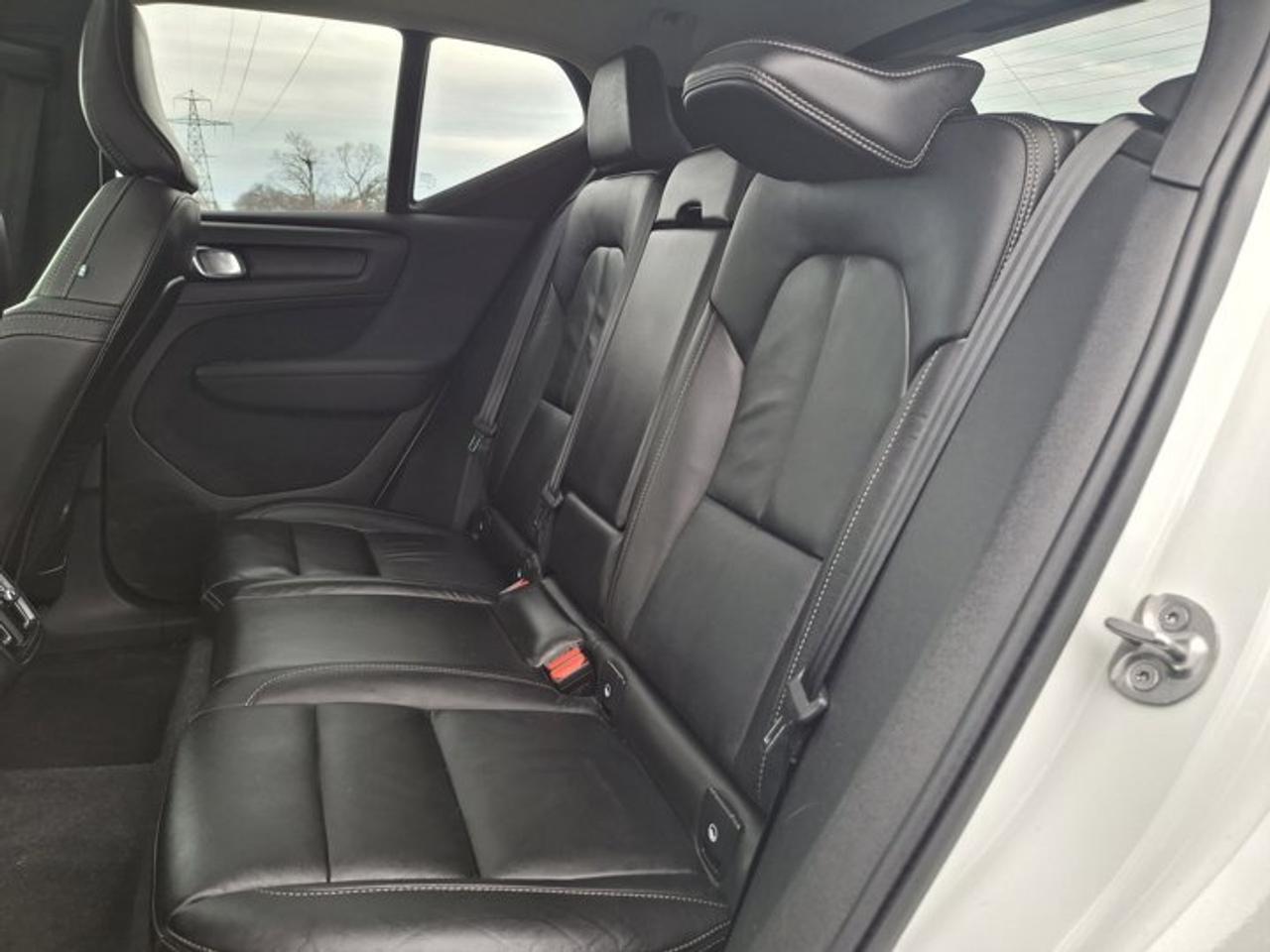 2023 Volvo XC40 Ultimate Dark Theme B5 AWD | Nav | Leather | Sunroof | Power Liftgate | Heated Seats | Photo