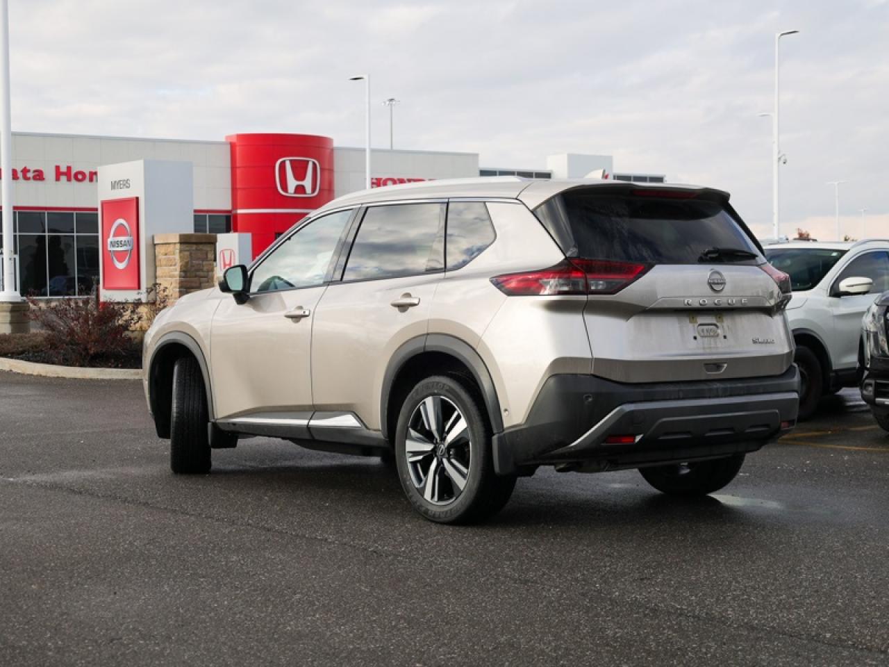 2023 Nissan Rogue SL  - Moonroof -  Leather Seats Photo