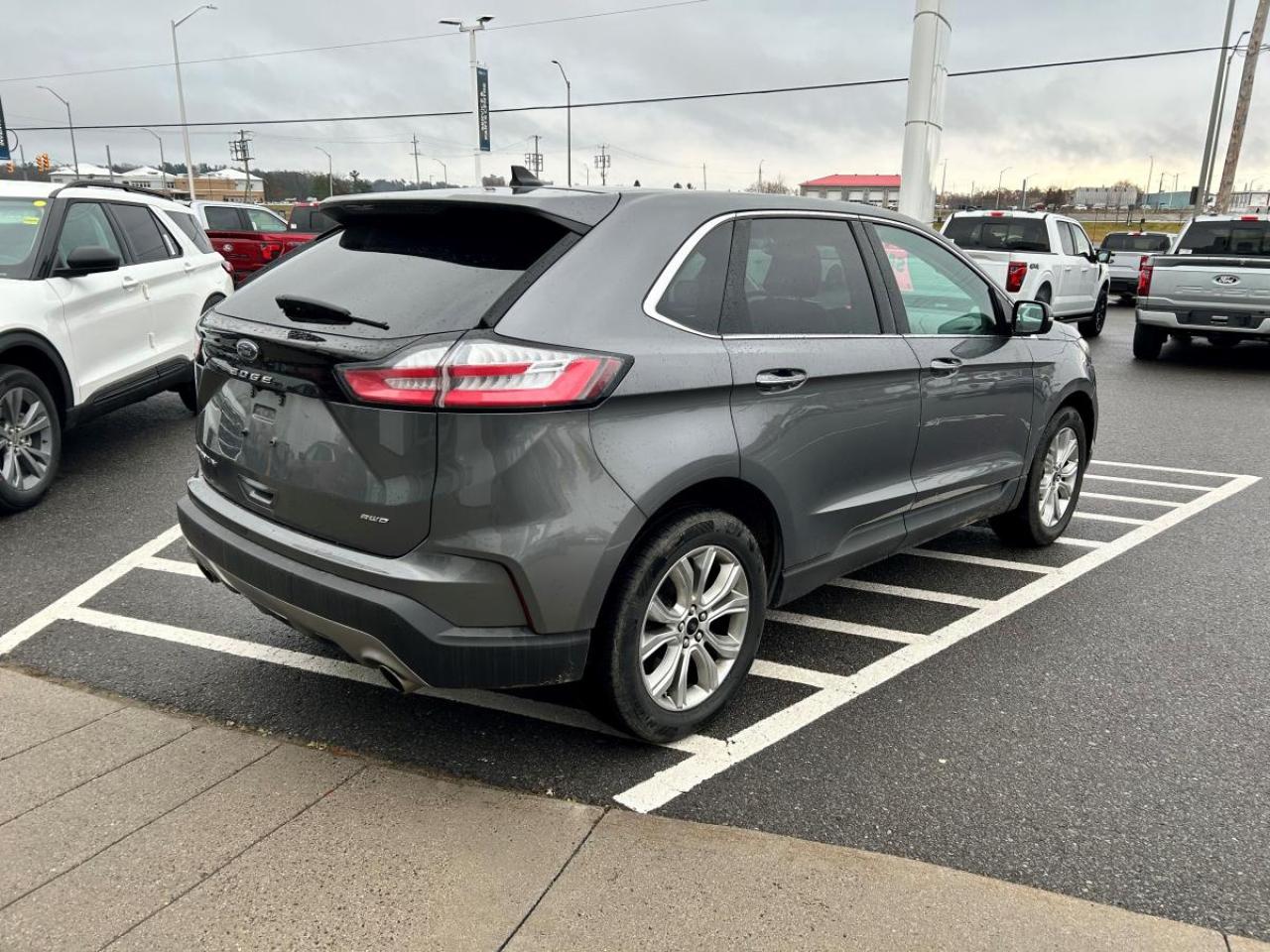 2023 Ford Edge Titanium Photo4