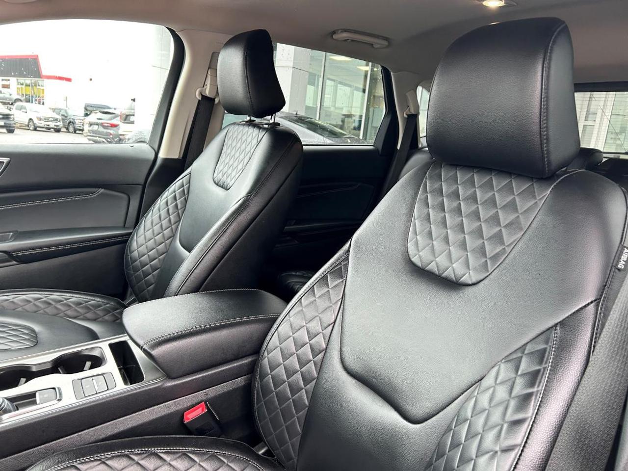 2023 Ford Edge Titanium Photo