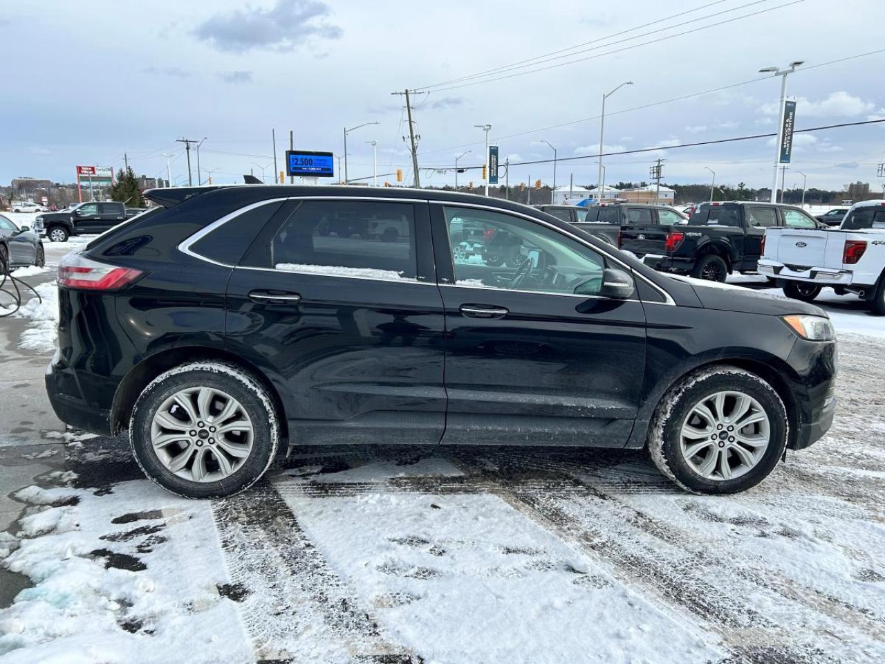 2023 Ford Edge Titanium Photo