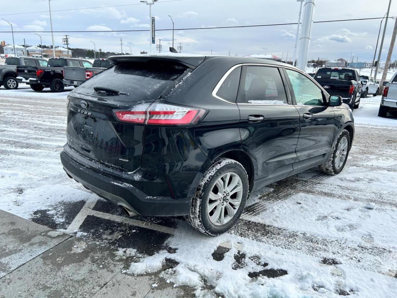 2023 Ford Edge Titanium Photo