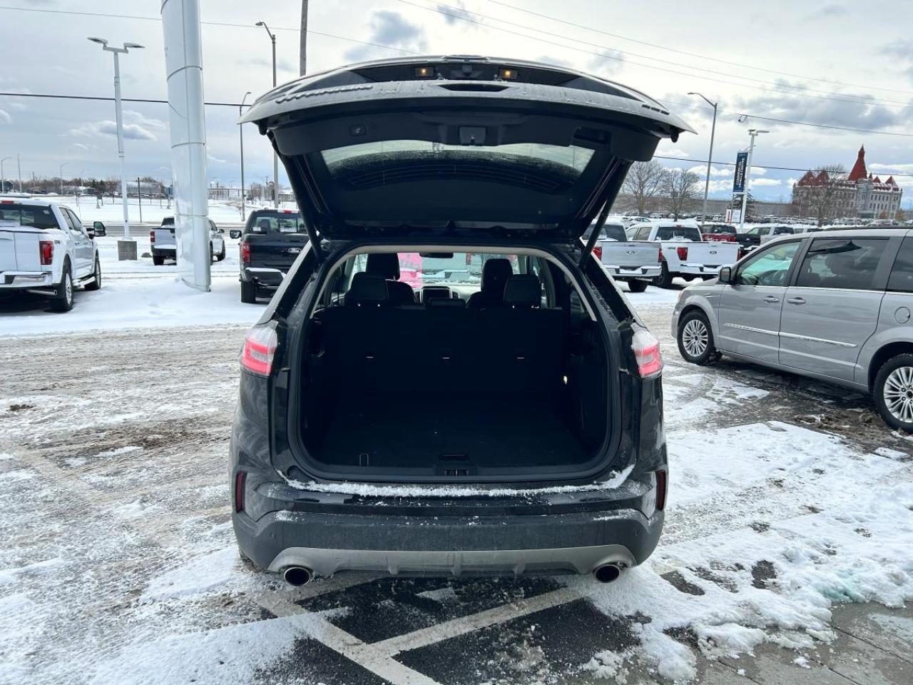 2023 Ford Edge Titanium Photo