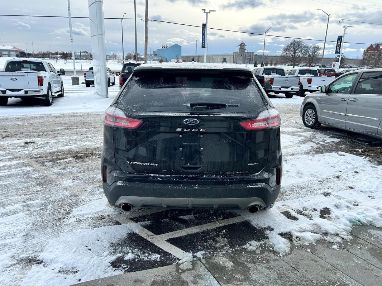 2023 Ford Edge Titanium Photo