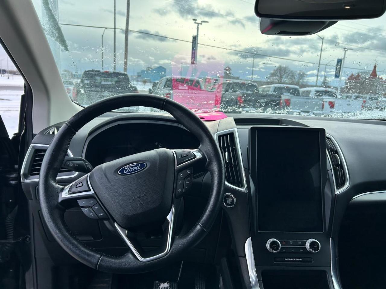 2023 Ford Edge Titanium Photo