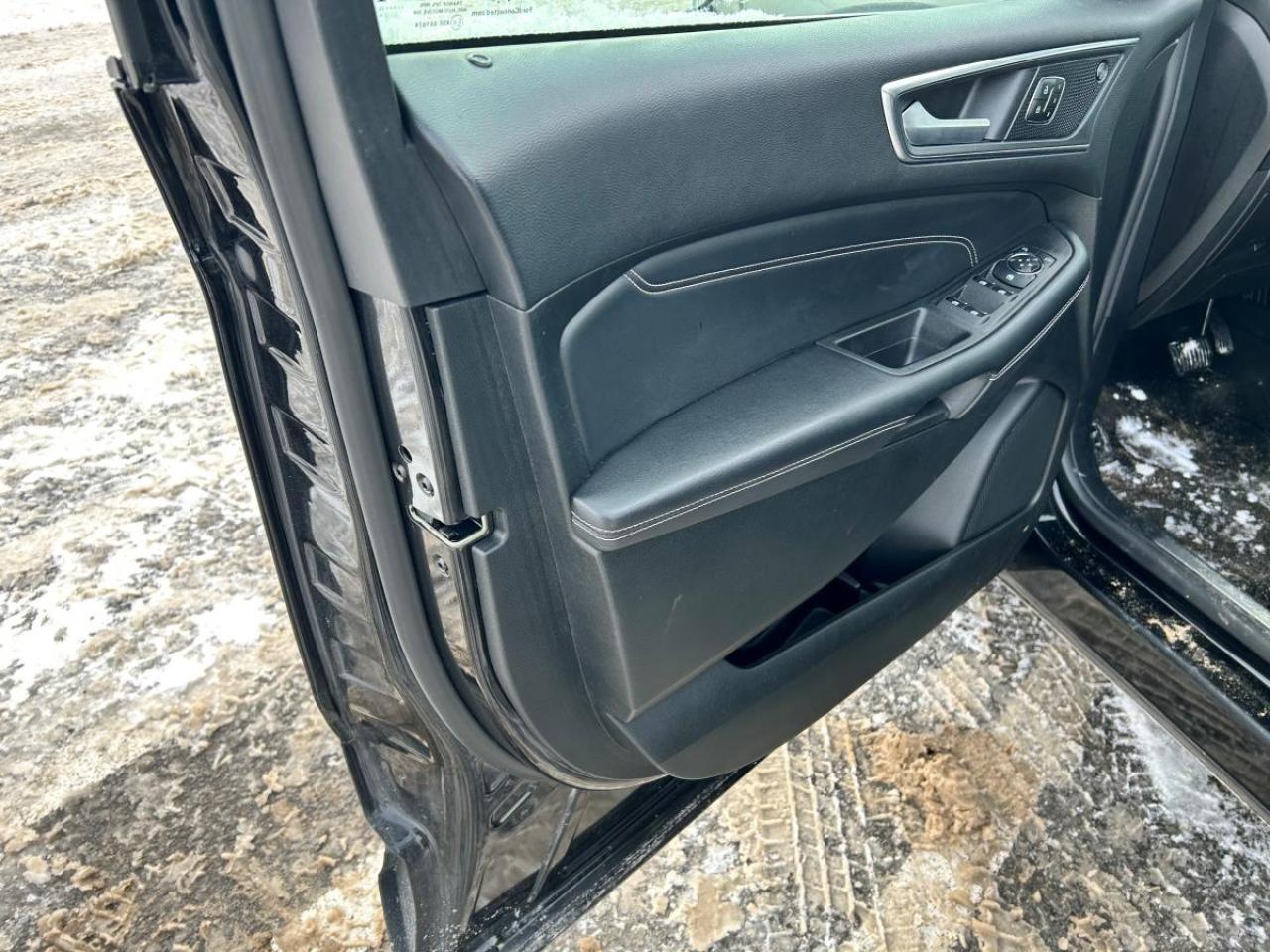 2023 Ford Edge Titanium Photo