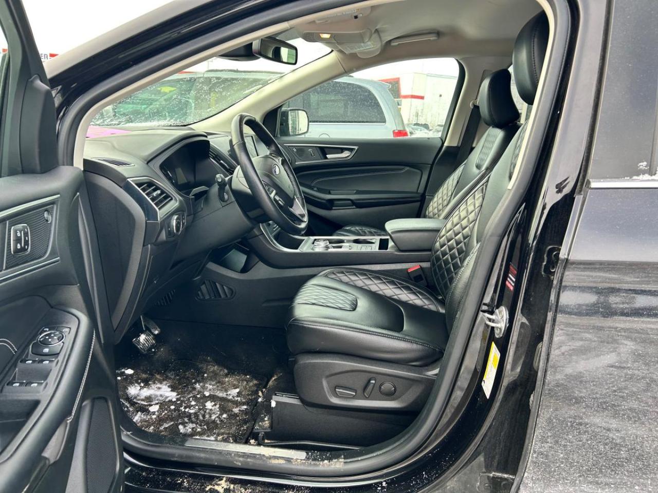 2023 Ford Edge Titanium Photo