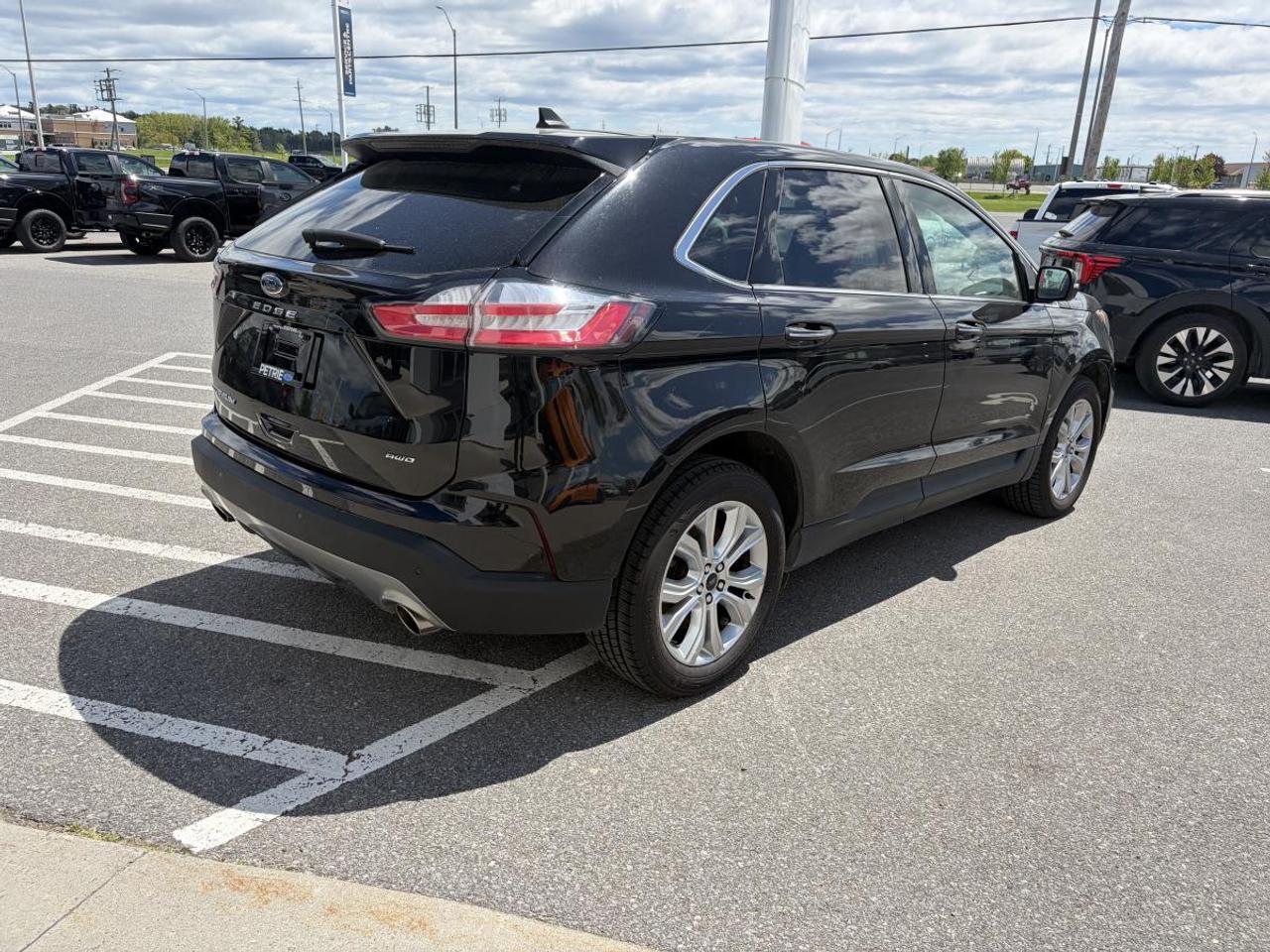 2023 Ford Edge Titanium Photo