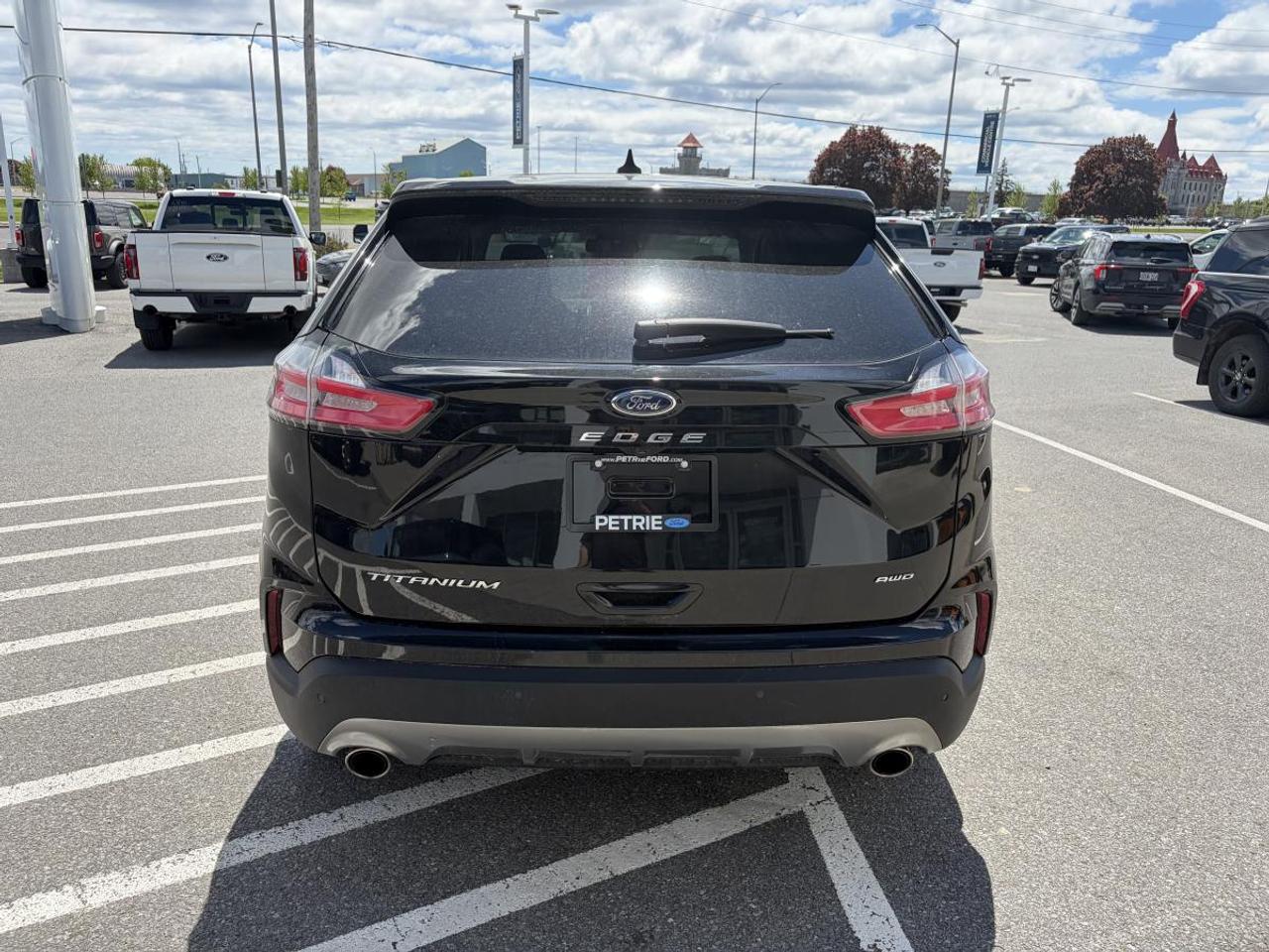 2023 Ford Edge Titanium Photo