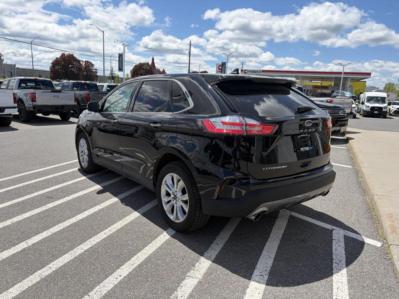 2023 Ford Edge Titanium Photo