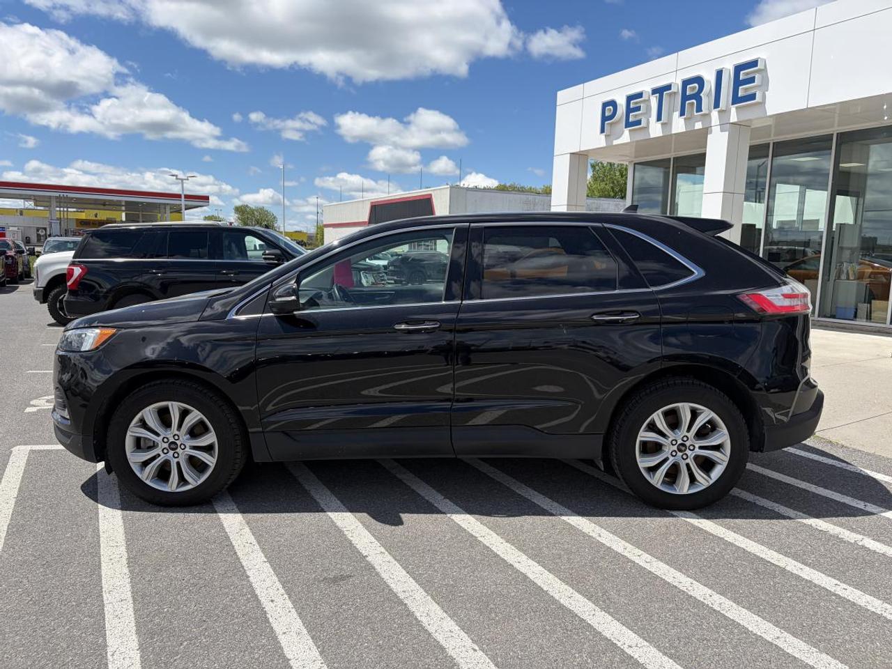 2023 Ford Edge Titanium Photo