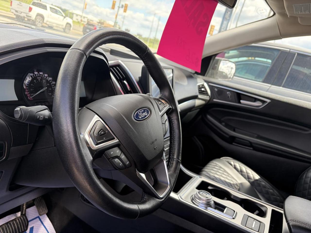 2023 Ford Edge Titanium Photo