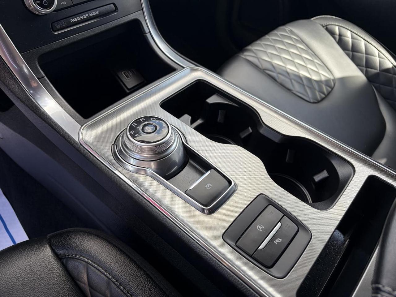 2023 Ford Edge Titanium Photo