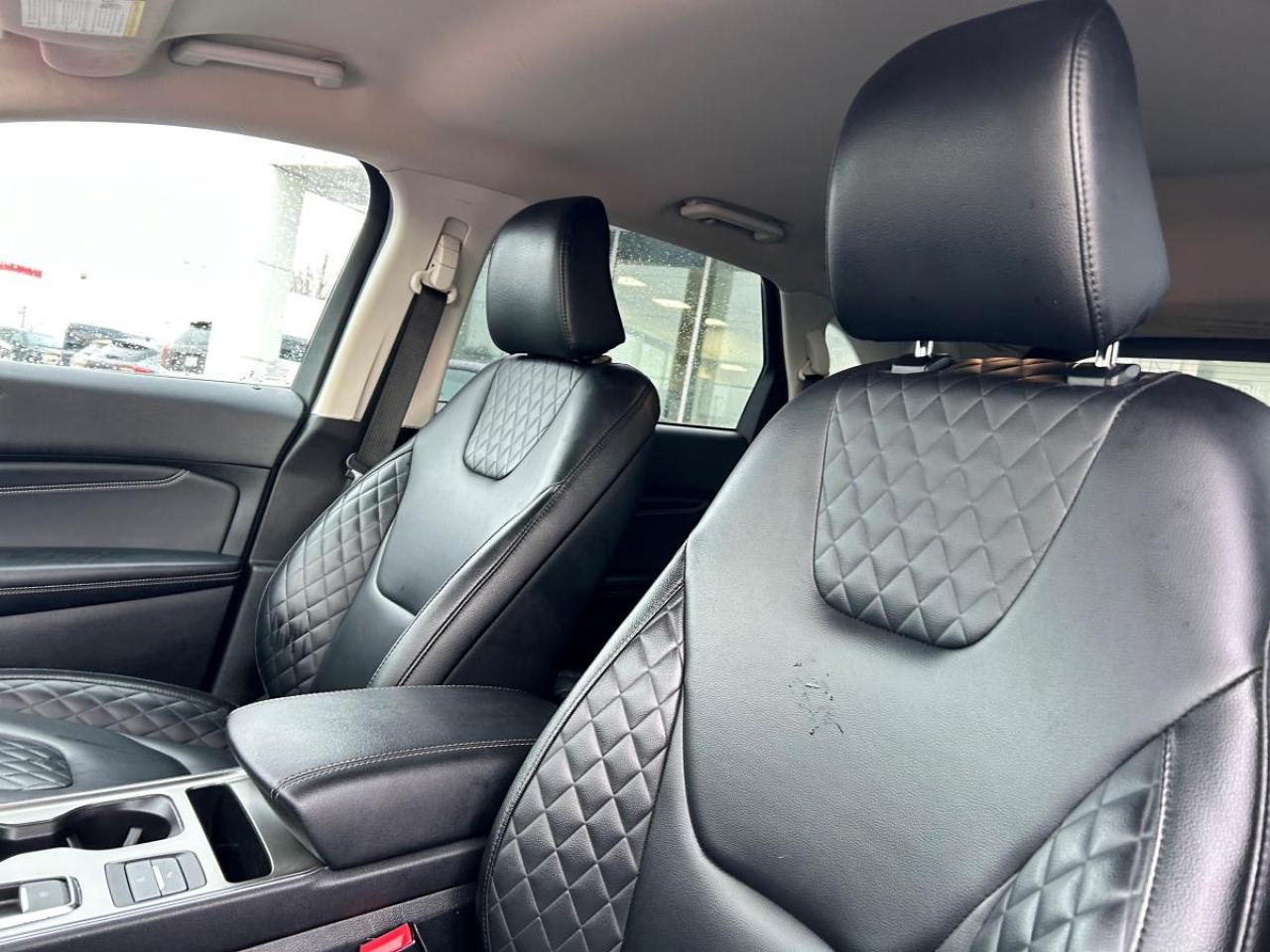 2023 Ford Edge Titanium Photo